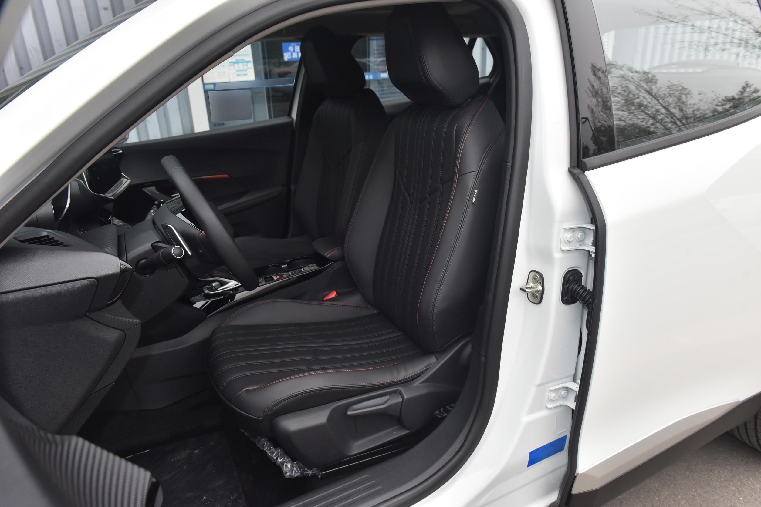 9.97万标致2008试驾,标致2008底盘16款