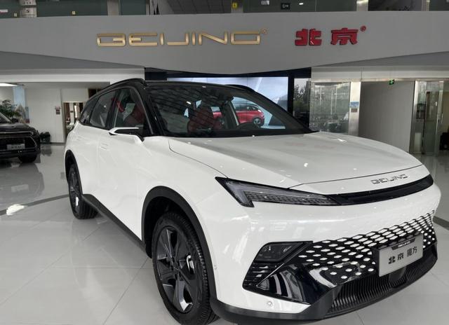 北汽魔方是纯燃油版还是混动版,北汽魔方入门级车型