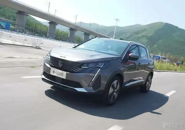 底盘调校很运动,标致4008底盘调教