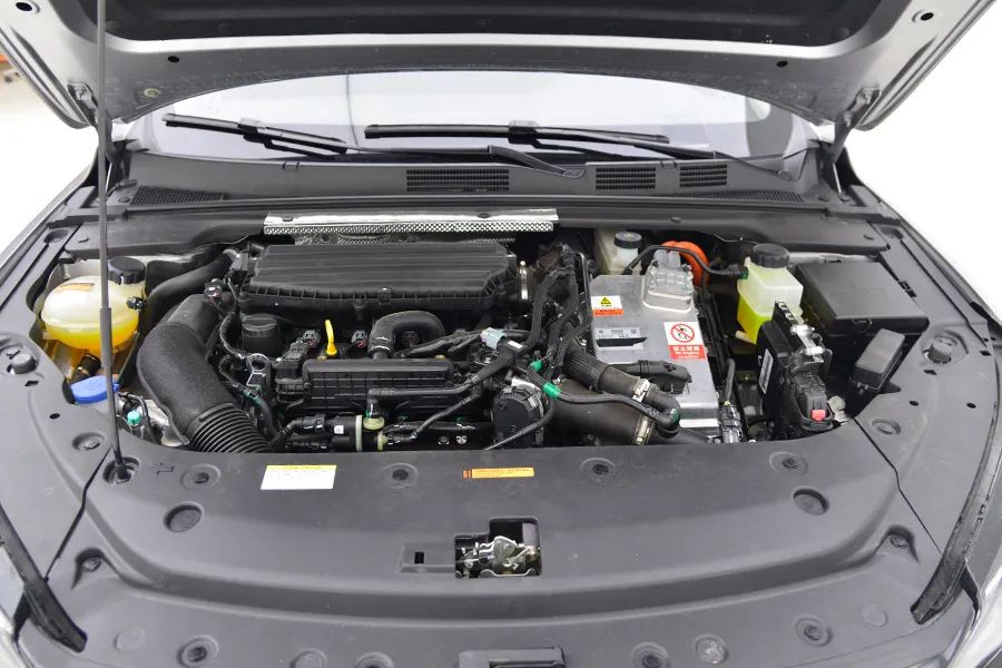 东风风神奕炫max2021款新车报价,东风风神奕炫max和奔腾b70哪个好