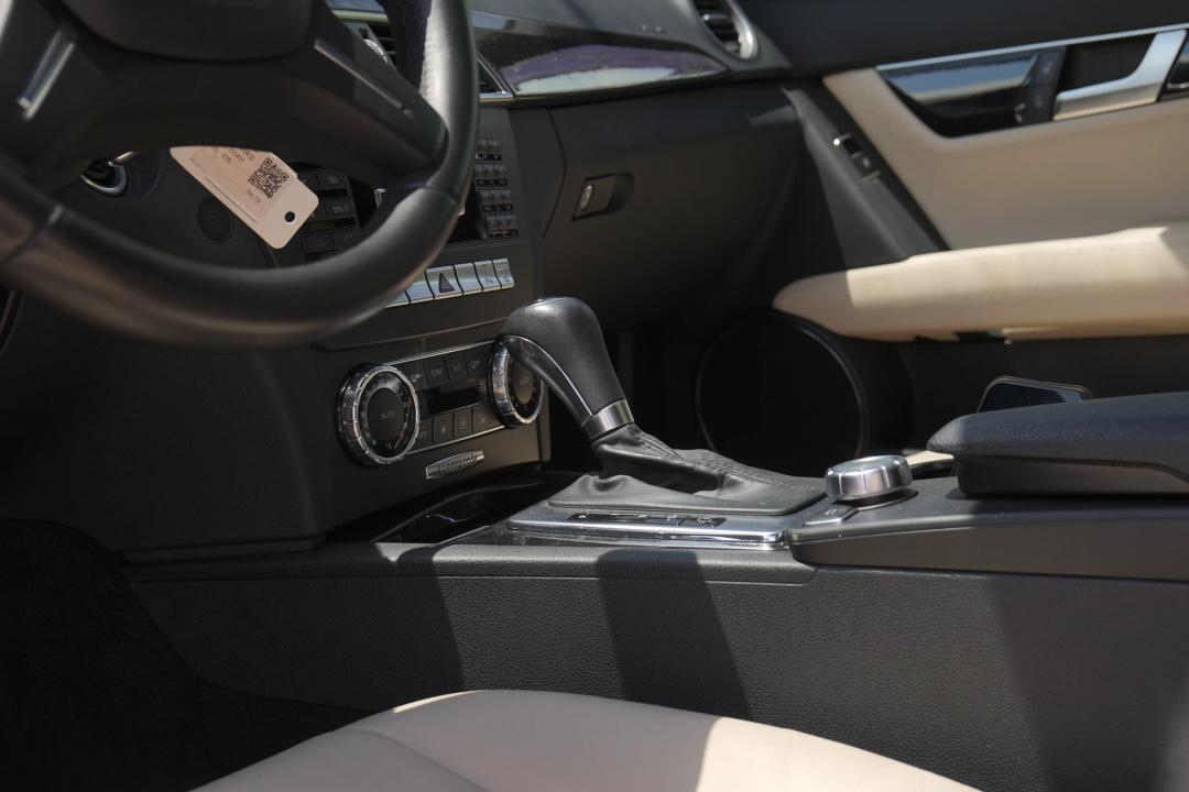 10万左右能买哪一年奔驰c200,奔驰c200哪一年最值得入手二手