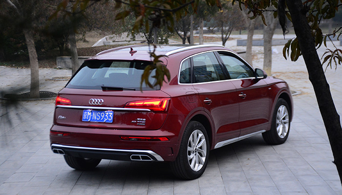 2021款奥迪q5l45t豪华动感型,18款奥迪q5l40tfsi深度评测