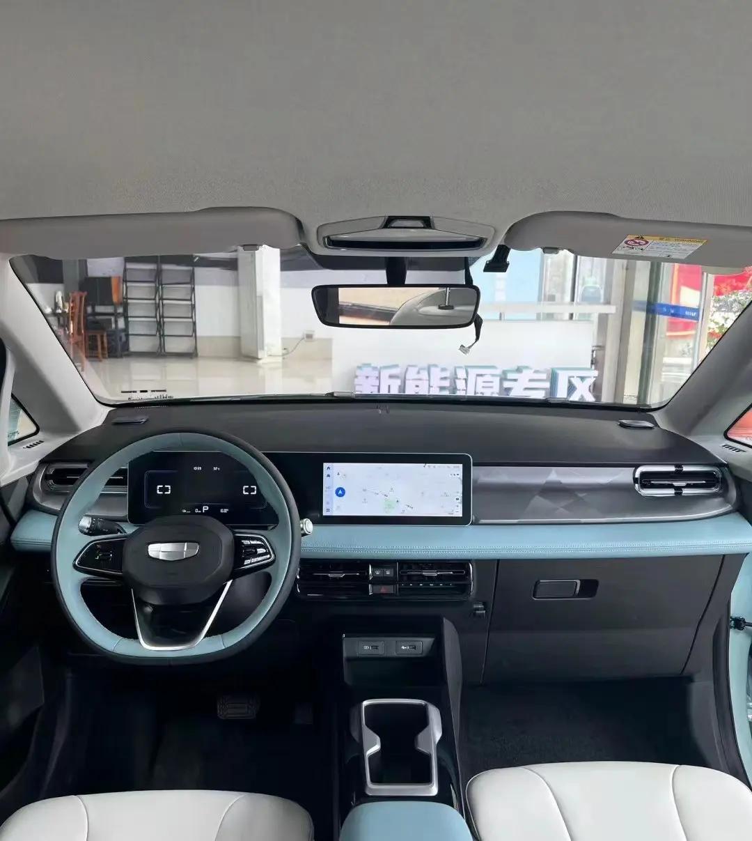 吉利几何e萤火虫操控怎样,吉利几何e萤火虫app远程启动