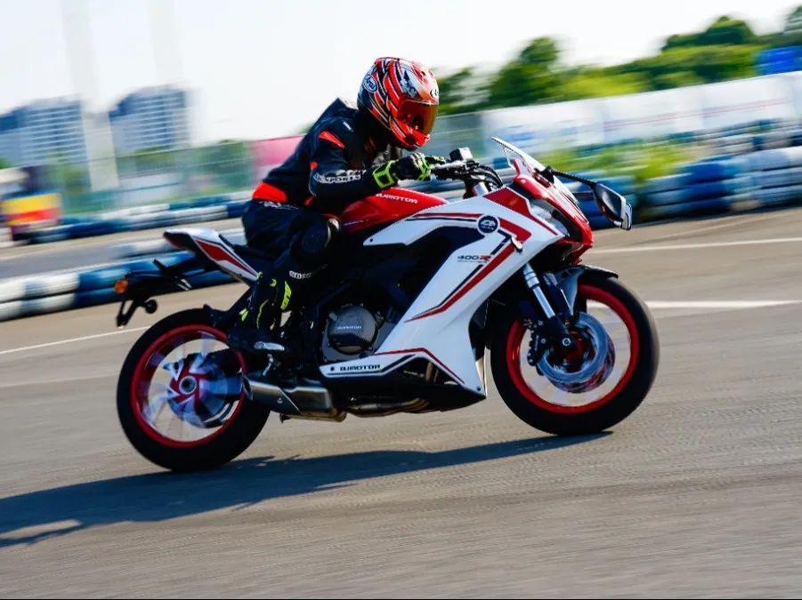 推荐中排仿赛,赛400值得入手吗骑行感受