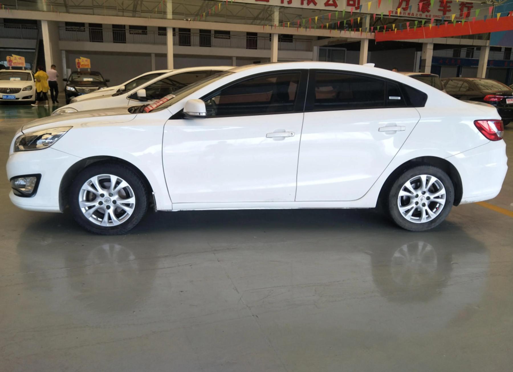 车剐蹭去4s店好还是去修理厂,质保期内小剐蹭去4s店还是修理厂