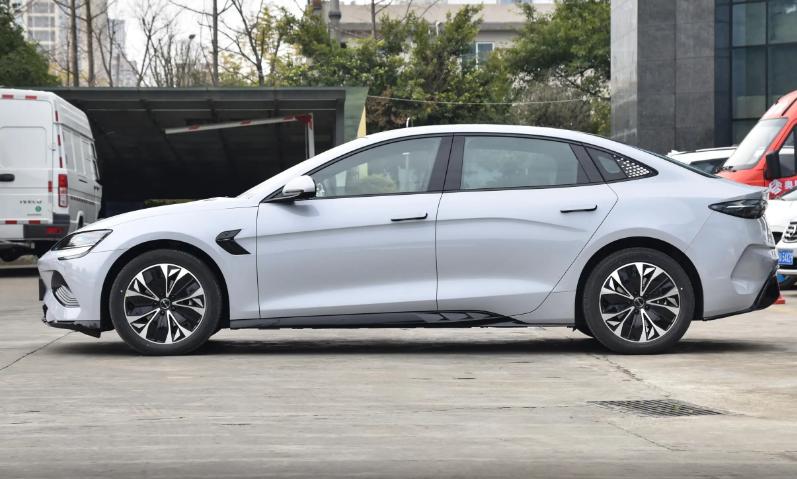 油电混动迈腾好还是帕萨特好,油电对比