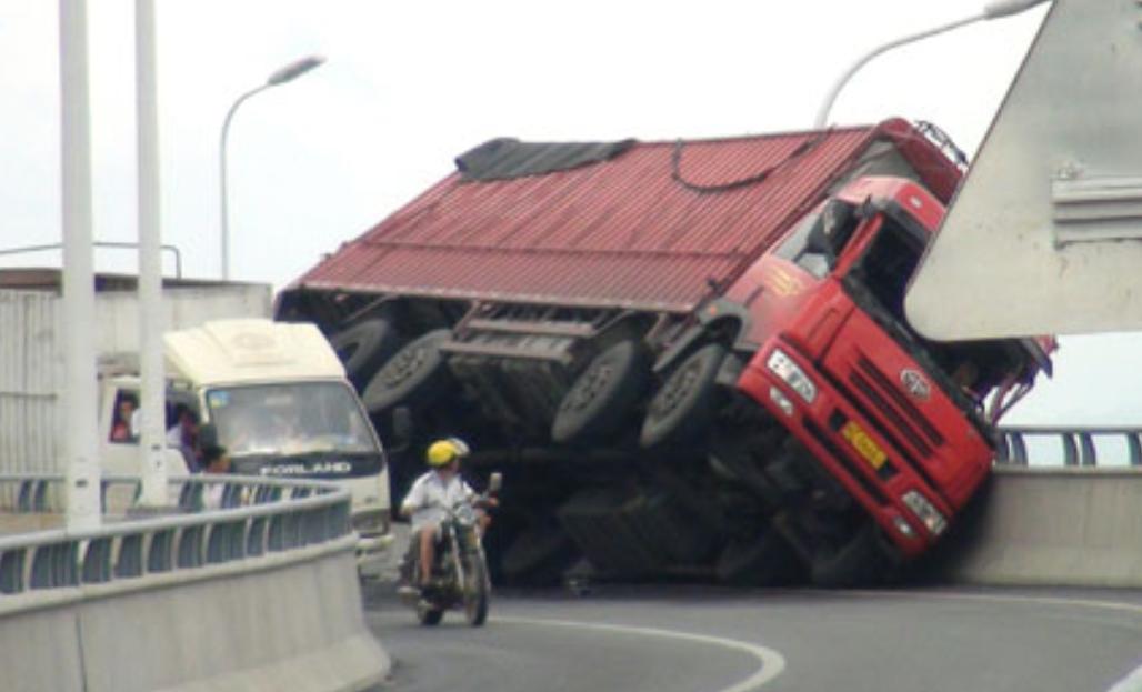 长期左侧坐人会导致车子向左倾斜伤车？其实斜坡停车更伤车！