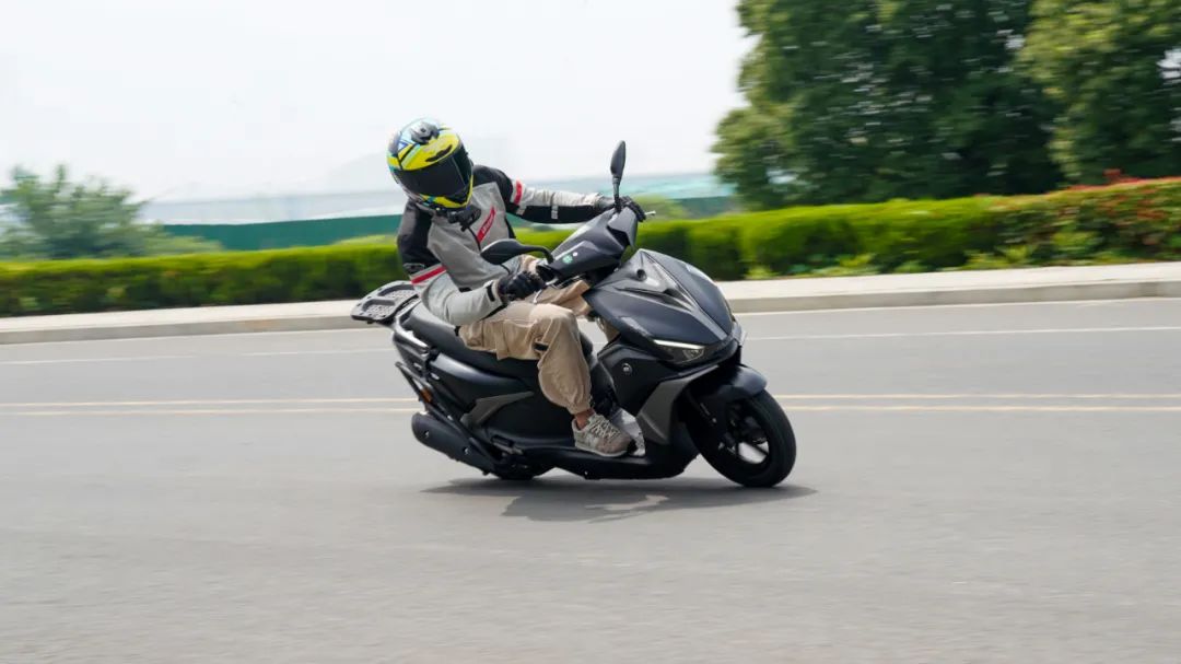 豪爵afr125和铃木uy125驾驶感受,铃木uy125和豪爵afr125最新对比