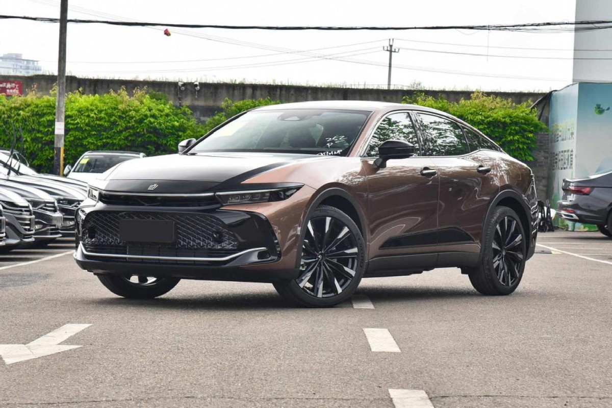 第16代皇冠美国预售价,第16代皇冠落地价