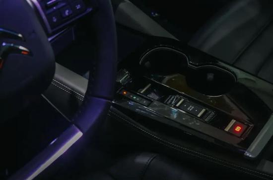 凡尔赛c5x2023款势不凡落地,凡尔赛c5x可以配215的胎吗