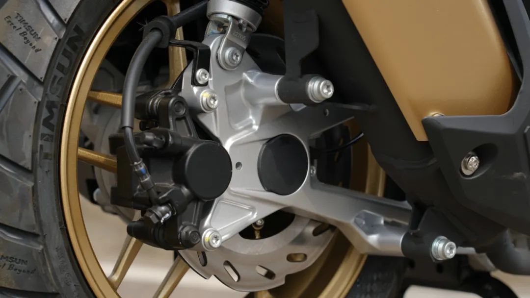 布雷斯通极岳150驾驶体验,布雷斯通极岳adv150霸气改装