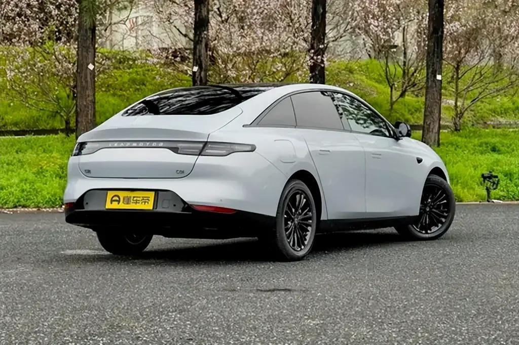 零跑c01续航717公里落地多少钱,续航606公里零跑c01的真实续航