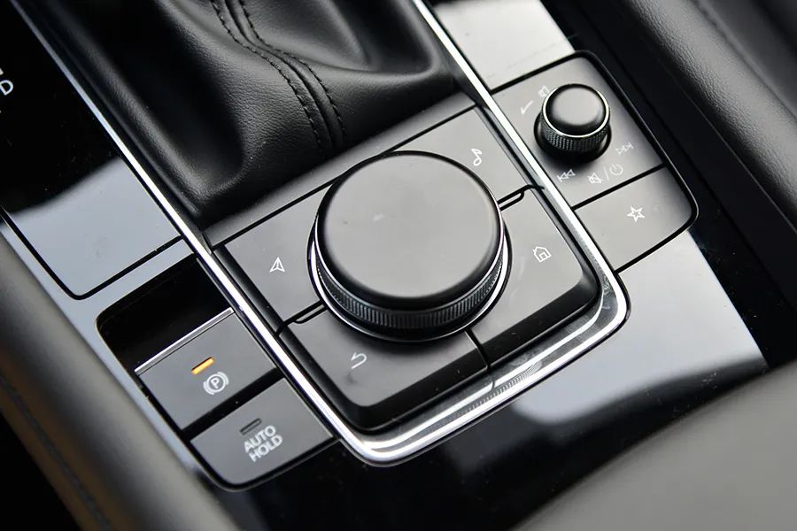 马自达3时尚版,马自达3昂克赛拉和宝马1系