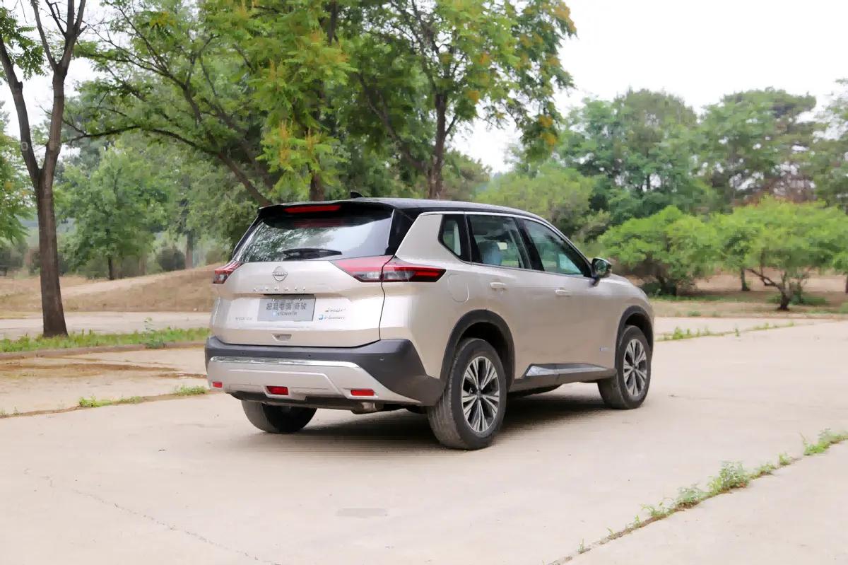 日产超混电驱奇骏到店实拍,日产奇骏e-power和魏派拿铁phev