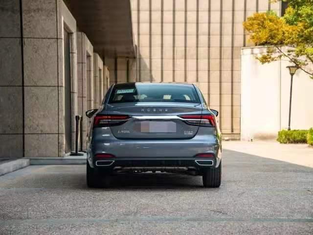 天幕+大空间+14.3英寸屏，荣威i6MAX称得上A+级轿车杠把子