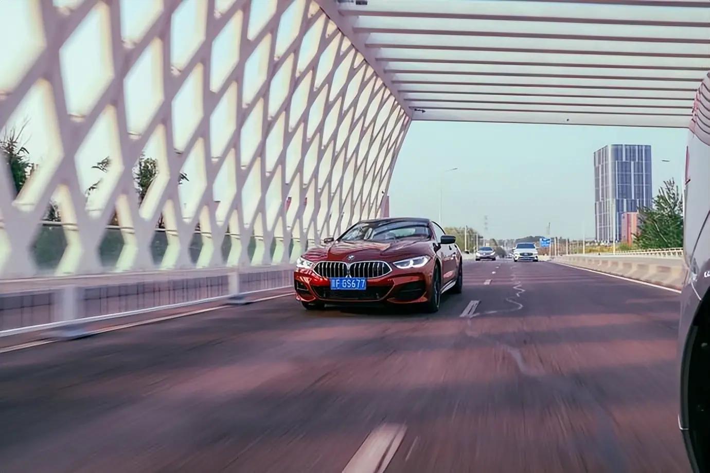 人生第一台轿跑全新宝马840i,宝马840i四门轿跑实测百公里加速