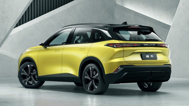 北汽魔方1.5t星耀版,北汽鸿蒙燃油车