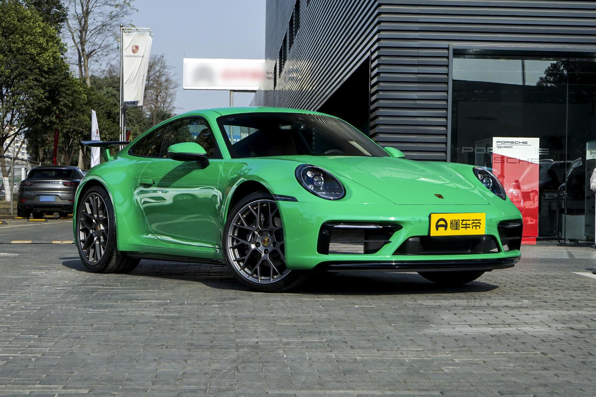 保时捷911前备箱小灯不亮,保时捷911前备箱大力关闭会坏吗