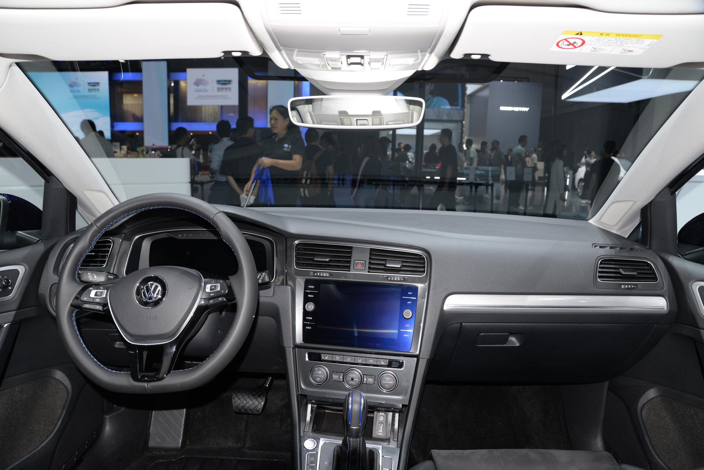 纯电高尔夫充电方便吗,能充电的高尔夫