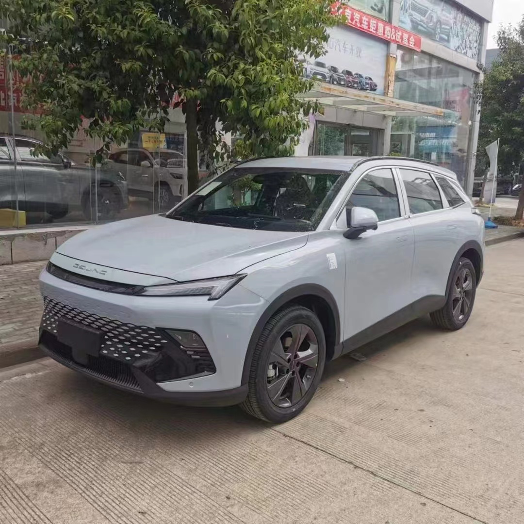 北汽魔方1.5t星耀版,北汽鸿蒙燃油车