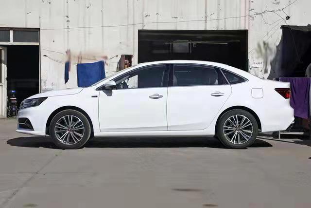 荣威i6新车型评价评测,i6空间大的轿车