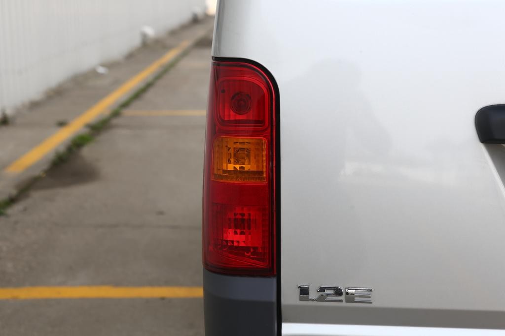 体验2019款五菱之光实用型，配1.2L动力，空间不错，价格很实惠