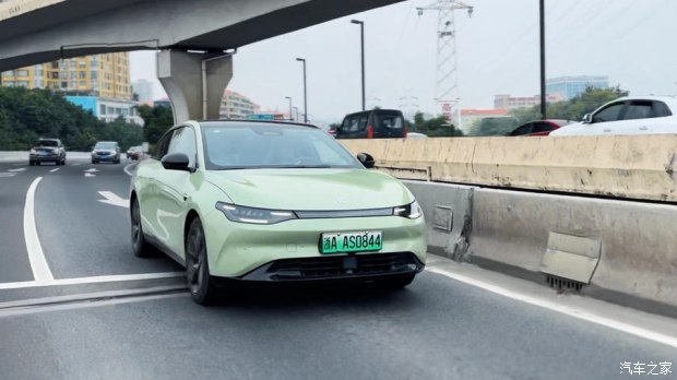 零跑c01增程和纯电驾驶质感,试驾零跑c01纯电最新落地价