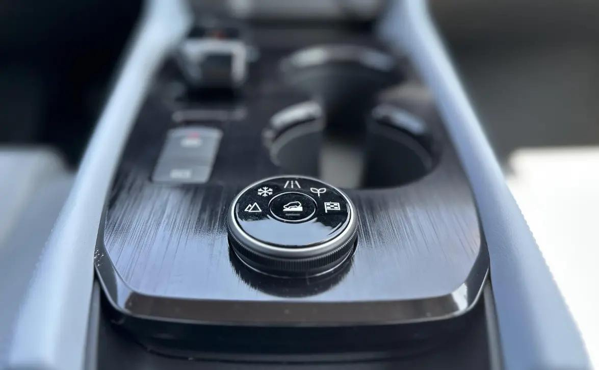 超混电驱奇骏全球最低价上市,奇骏19万级混动四驱顶配