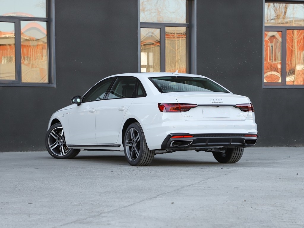 奥迪A4L跌至25.28万，那些“缺芯”加价提车的人后悔了吗？