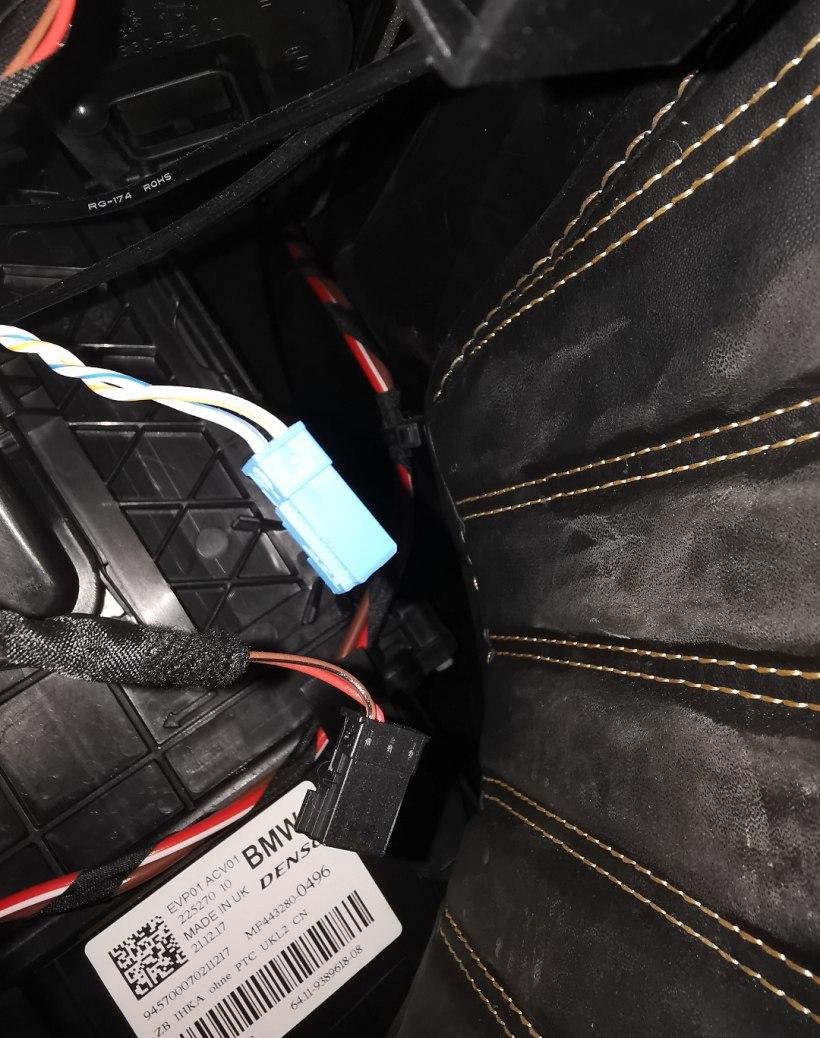 宝马528gt14款空调滤芯更换教程,15款宝马520li空调滤芯更换教程