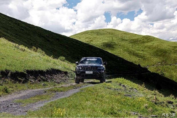 豪华大型进口七座suv介绍,百万级suv大比拼大切诺基