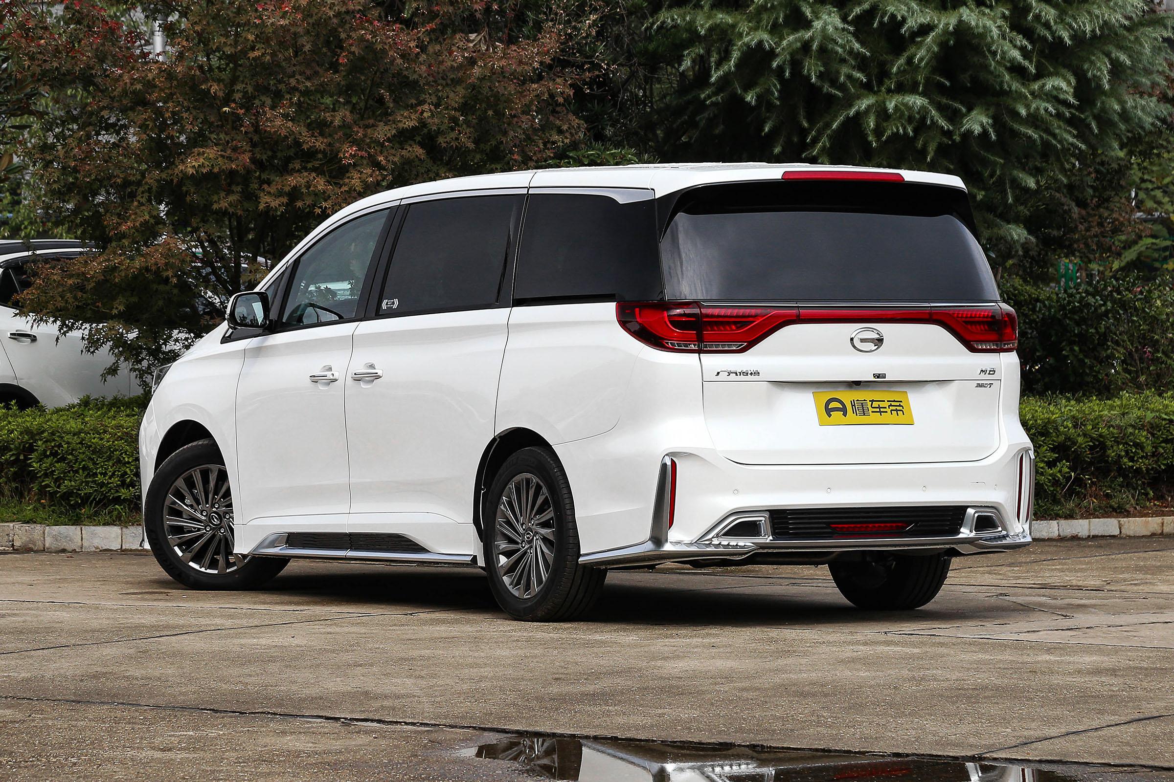 7座布局+航空座椅，车长5089mm，传祺M8实车，售价17.98万起