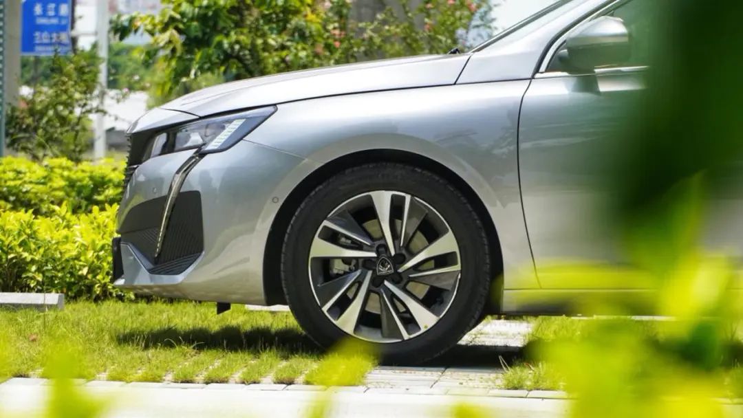 新标致408为何没有老款好,标致408新款怎么没有全景