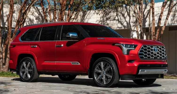 丰田红杉与丰田普拉多对比照,全新丰田红杉海外实车曝光