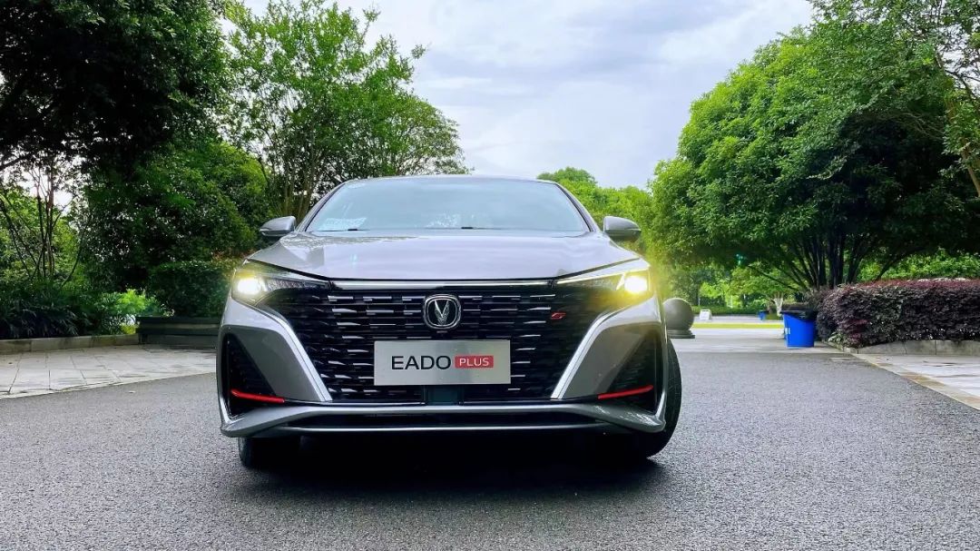 逸动plus2022款1.6豪华版,逸动plus内饰哪些地方是软的