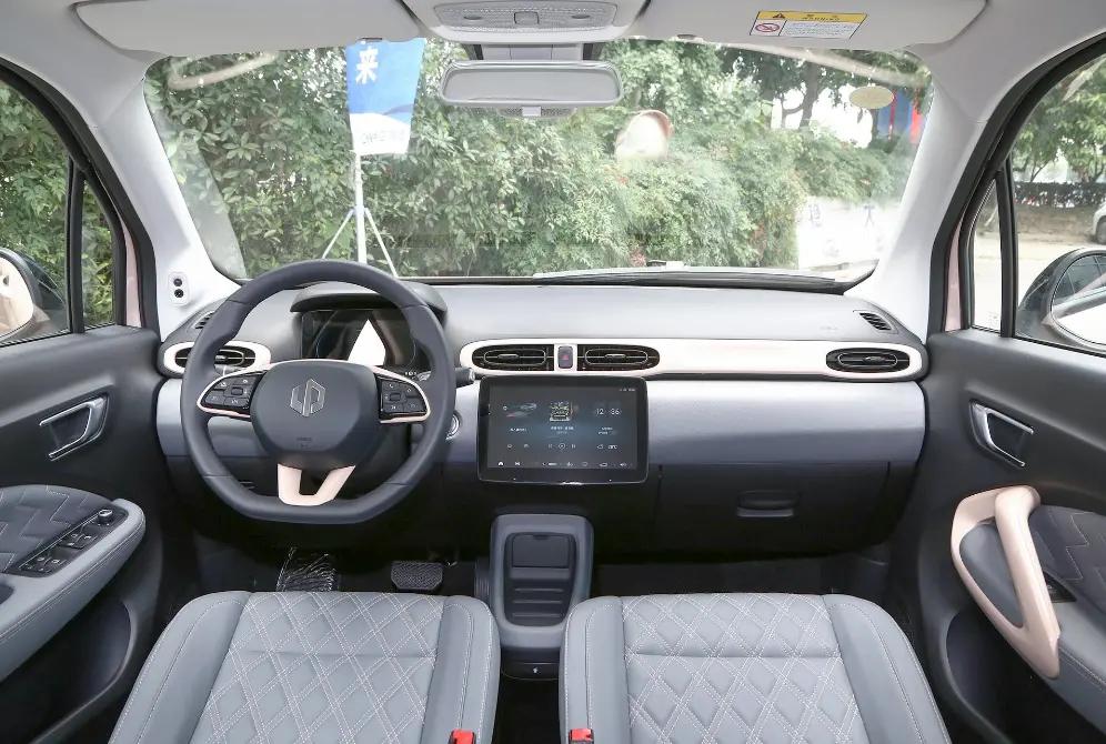 售8.95万元新款零跑t03特别版上市,t03续航6万