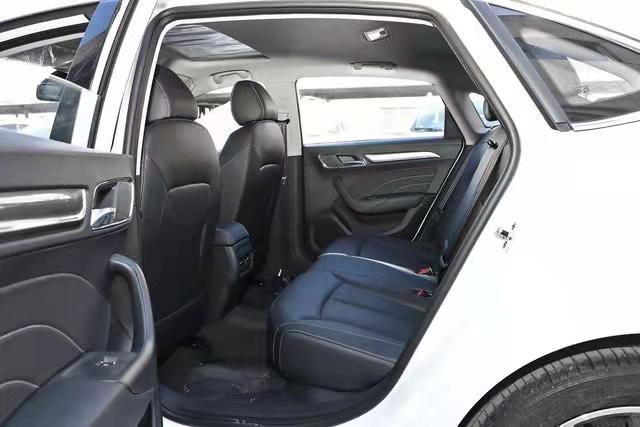 荣威i6新车型评价评测,i6空间大的轿车