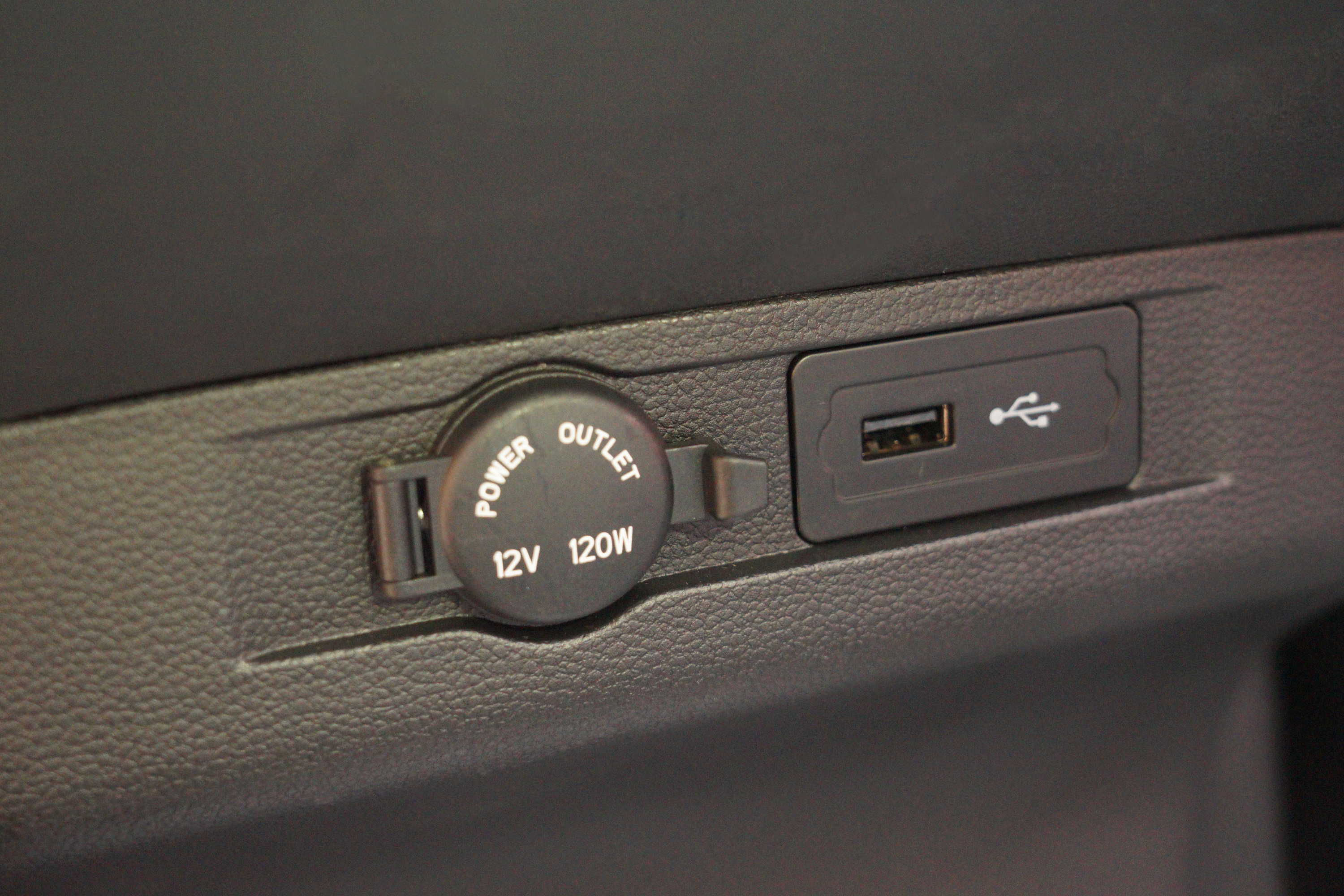 电动屋全新跨界车来了，YOUNG光小新购买手册