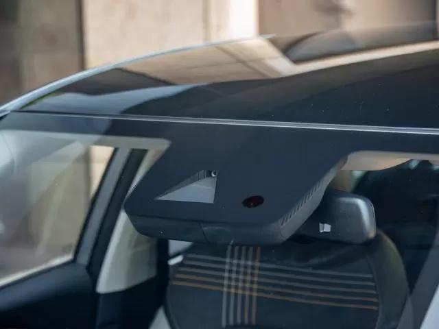 天幕+大空间+14.3英寸屏，荣威i6MAX称得上A+级轿车杠把子