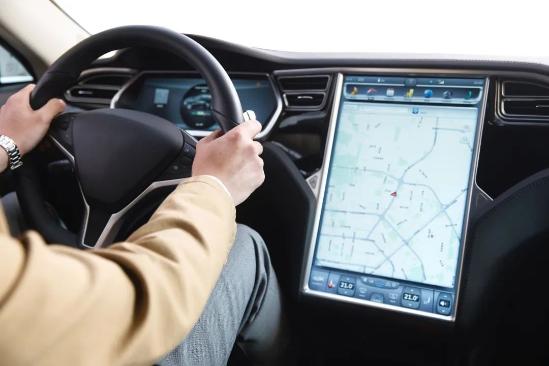 安卓手机和c11如何交互,c11三联屏看视频