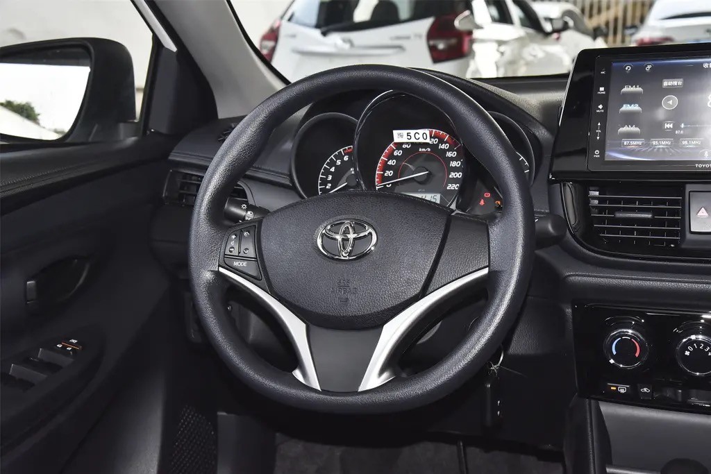 省油又便宜的七座合资车,省油省心价格7-8万的车