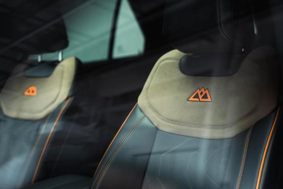 2024款福特探险者昆仑巅峰版车型,福特昆仑巅峰版顶级豪华版