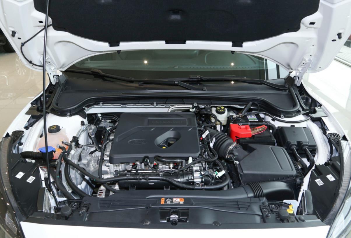 颜值在线的美式“钢炮”！运动属性拉满，实拍长安福特福克斯