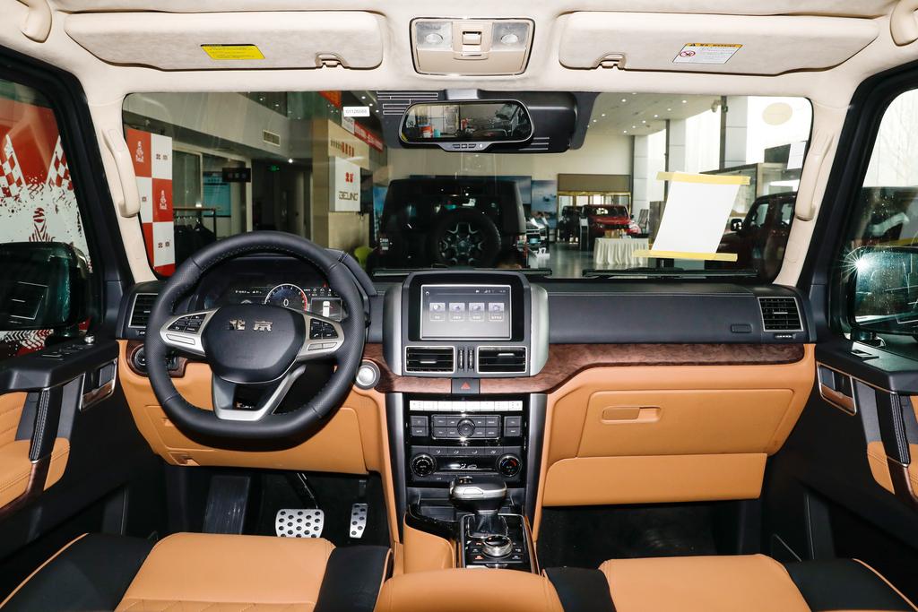 3.0tv6插电混越野车,搭6.2升v8引擎