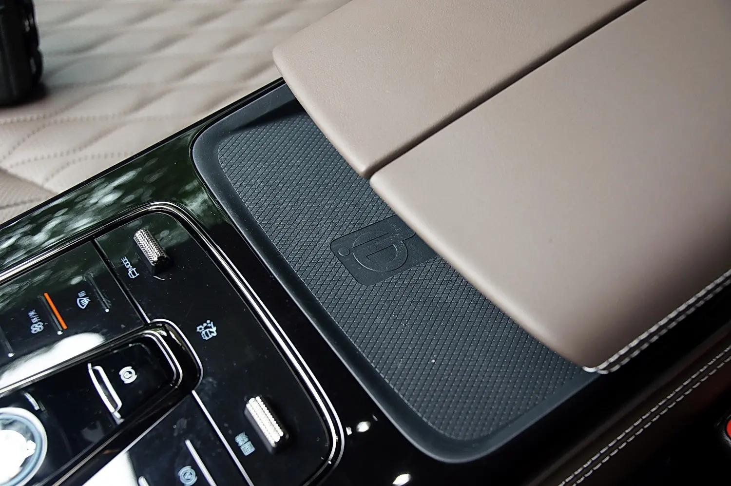 感受中式豪华比亚迪汉ev,颜值能打操控出色比亚迪汉ev