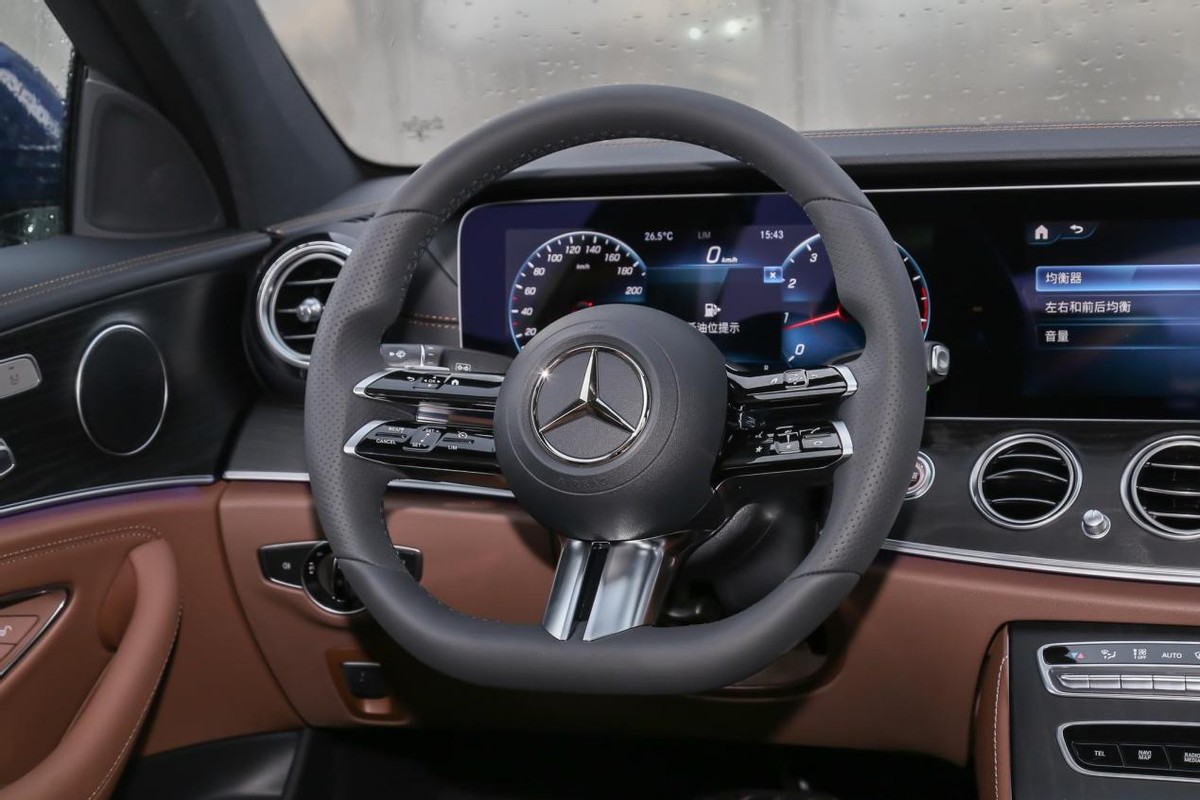 新一代奔驰e级实拍图曝光,奔驰全新e级实拍曝光