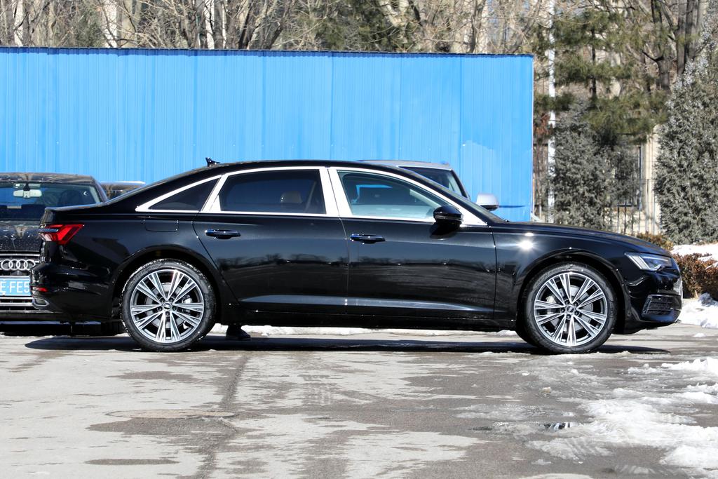 奥迪a6l45臻选动感型高速油耗8.5,奥迪a6l55tfsi48伏轻混油耗