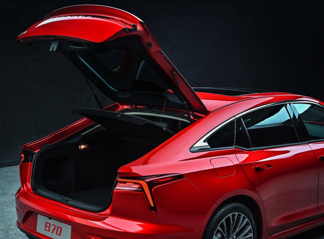 买家轿选掀背全新第三代奔腾b70,最新款奔腾b70真实车主感受