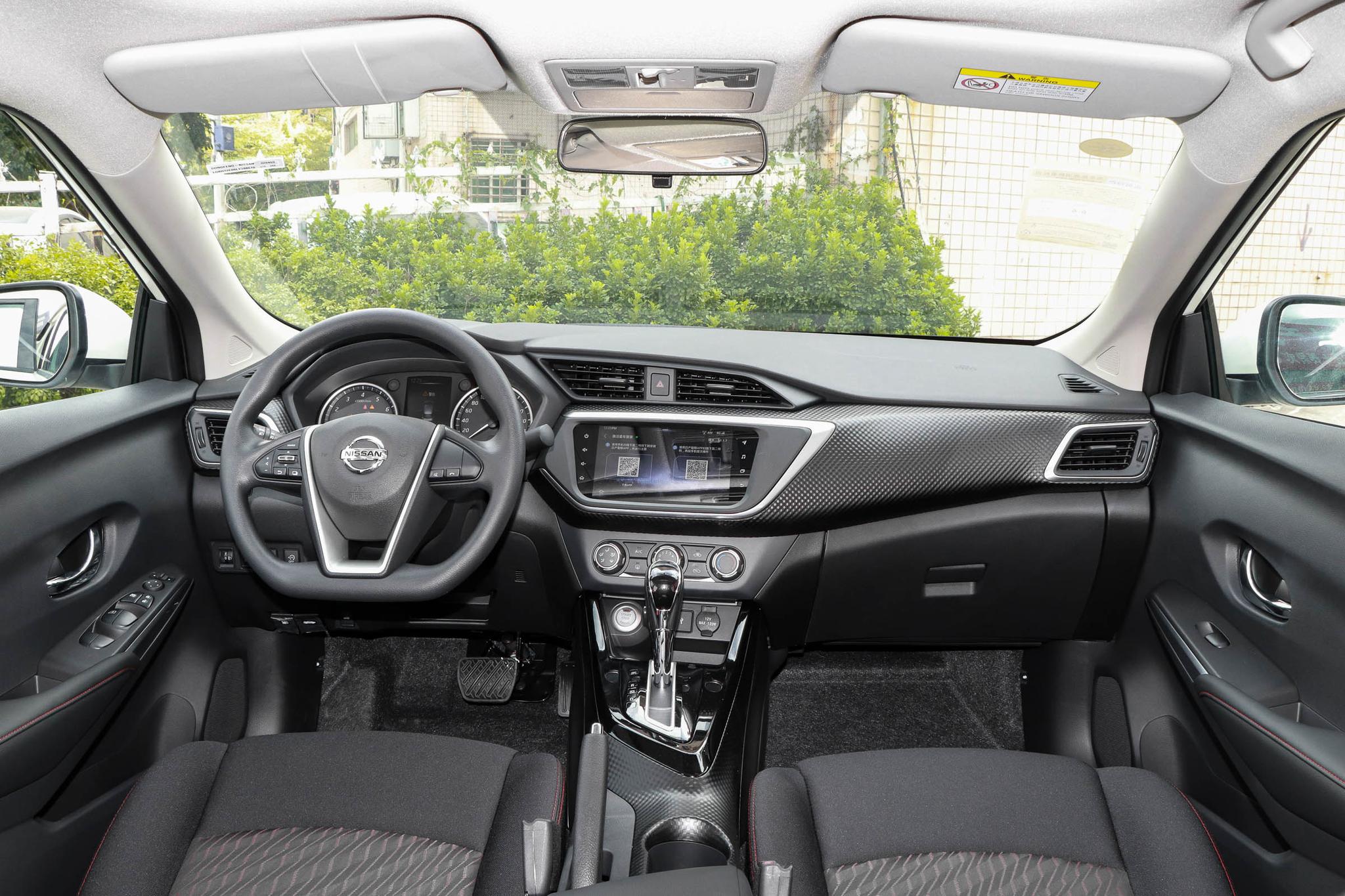 06年的蓝鸟2.0它的油耗高吗,日产蓝鸟有哪些配置