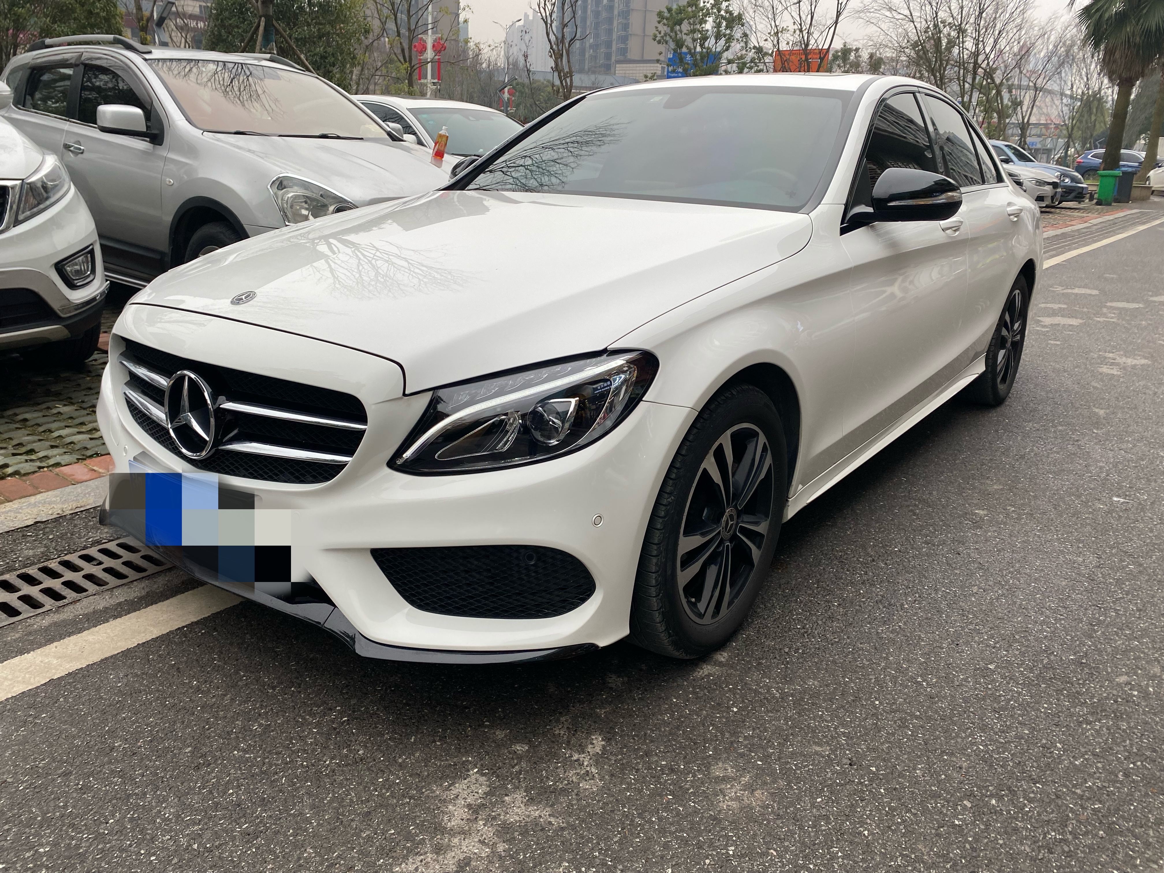 10年奔驰c200跑16万公里还能买吗,18年奔驰c200多少升机油